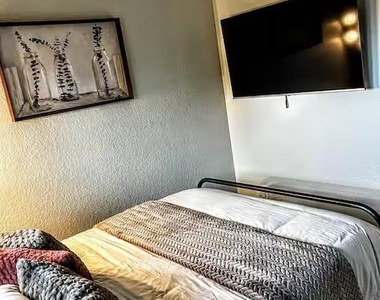 1811 Navajo Place - Photo Thumbnail 13