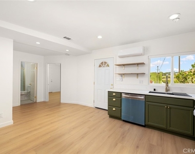4173 York Boulevard - Photo Thumbnail 9