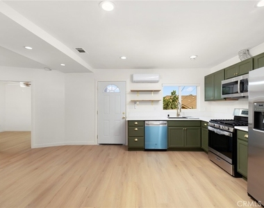 4173 York Boulevard - Photo Thumbnail 8