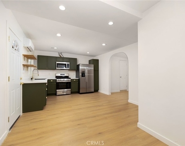 4173 York Boulevard - Photo Thumbnail 6