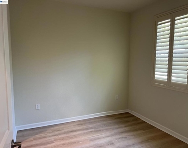 5683 Melodia Cir - Photo Thumbnail 19