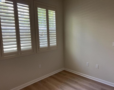 5683 Melodia Cir - Photo Thumbnail 16