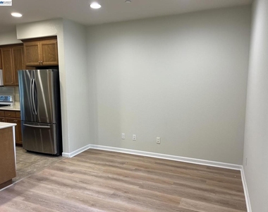 5683 Melodia Cir - Photo Thumbnail 9