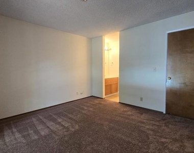6125 Thornton Ave - Photo Thumbnail 10