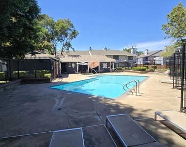 6125 Thornton Ave - Photo Thumbnail 4