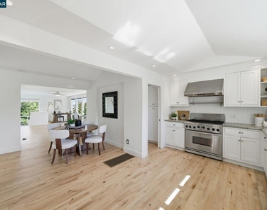 102 Hillcrest Dr - Photo Thumbnail 12