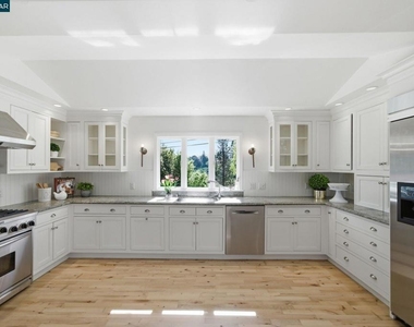 102 Hillcrest Dr - Photo Thumbnail 10