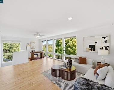 102 Hillcrest Dr - Photo Thumbnail 16