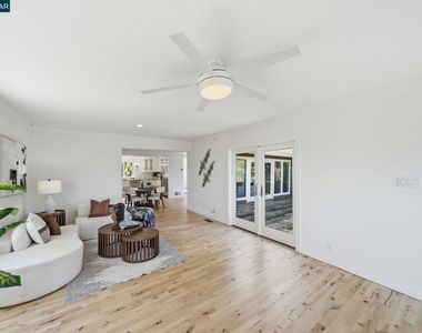 102 Hillcrest Dr - Photo Thumbnail 5