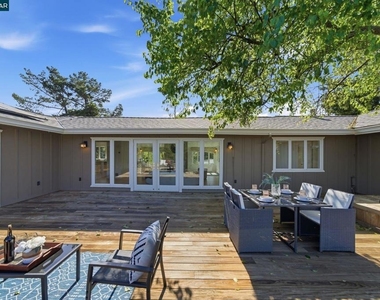 102 Hillcrest Dr - Photo Thumbnail 9