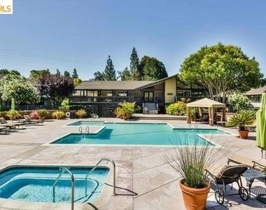 361 Masters Court - Photo Thumbnail 5