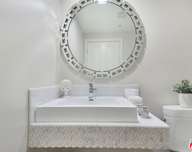 202 N Crescent Drive - Photo Thumbnail 9