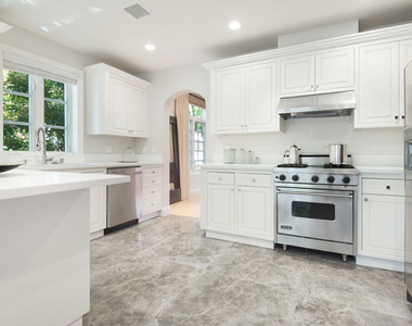 202 N Crescent Drive - Photo Thumbnail 7
