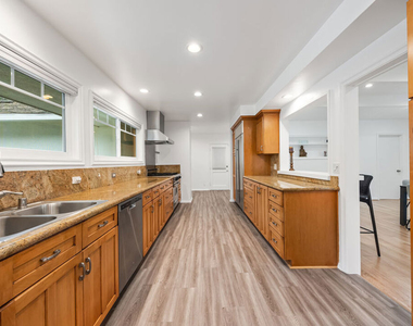 1410 Jonesboro Drive - Photo Thumbnail 5