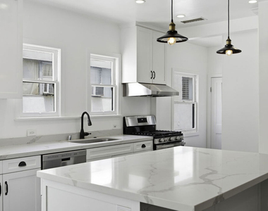 920 N Genesee Avenue - Photo Thumbnail 5
