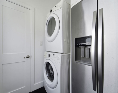 920 N Genesee Avenue - Photo Thumbnail 6