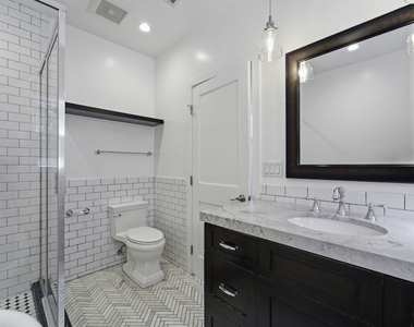 920 N Genesee Avenue - Photo Thumbnail 11