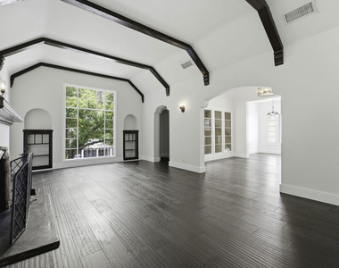 920 N Genesee Avenue - Photo Thumbnail 2
