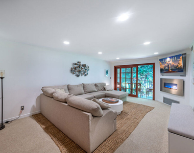 1230 Horn Avenue - Photo Thumbnail 4