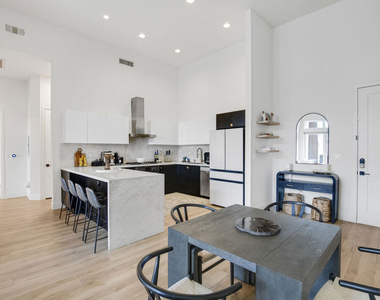 118 S Kenwood Street - Photo Thumbnail 21