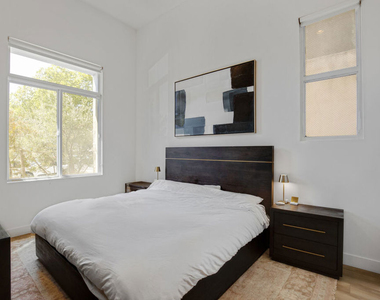 118 S Kenwood Street - Photo Thumbnail 10