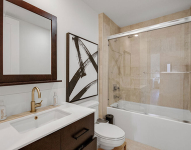 118 S Kenwood Street - Photo Thumbnail 15