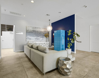 118 S Kenwood Street - Photo Thumbnail 4