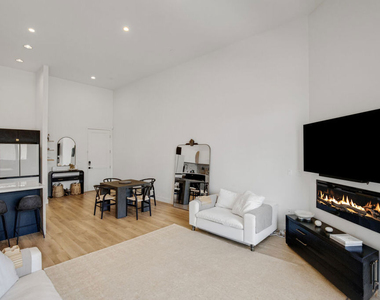 118 S Kenwood Street - Photo Thumbnail 8