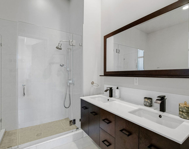 118 S Kenwood Street - Photo Thumbnail 13