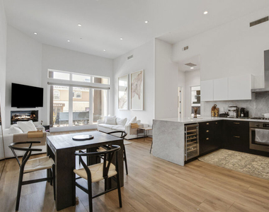 118 S Kenwood Street - Photo Thumbnail 5