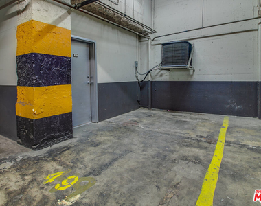 215 W 7th Street - Photo Thumbnail 15