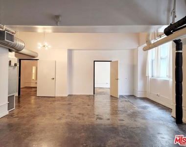 215 W 7th Street - Photo Thumbnail 8