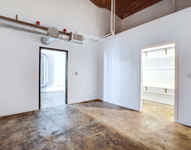 215 W 7th Street - Photo Thumbnail 7
