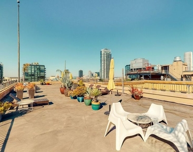 215 W 7th Street - Photo Thumbnail 17