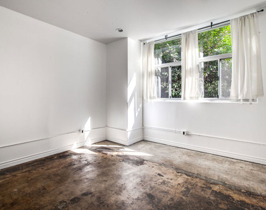 215 W 7th Street - Photo Thumbnail 10