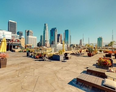 215 W 7th Street - Photo Thumbnail 16