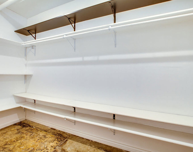 215 W 7th Street - Photo Thumbnail 12