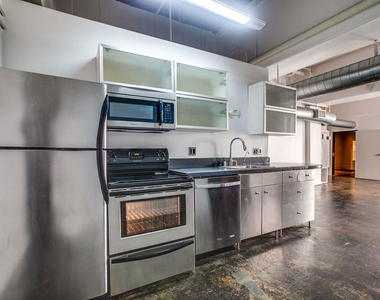 215 W 7th Street - Photo Thumbnail 5