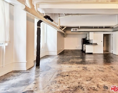 215 W 7th Street - Photo Thumbnail 2