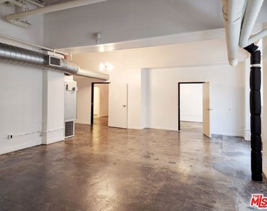 215 W 7th Street - Photo Thumbnail 6
