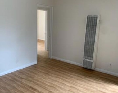 7906 S San Pedro Street - Photo Thumbnail 4