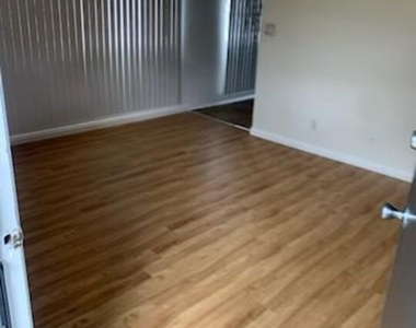 7906 S San Pedro Street - Photo Thumbnail 7