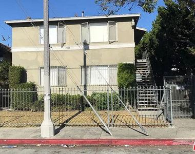 7906 S San Pedro Street - Photo Thumbnail 1
