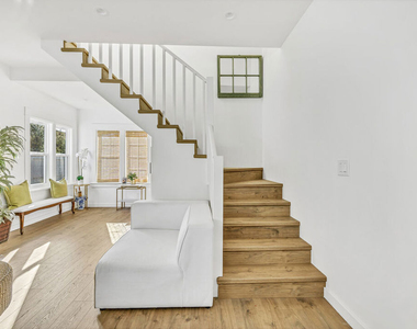 712 Crestmoore Place - Photo Thumbnail 14