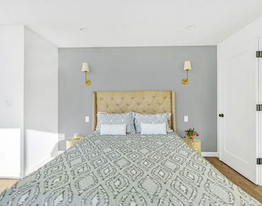 712 Crestmoore Place - Photo Thumbnail 3