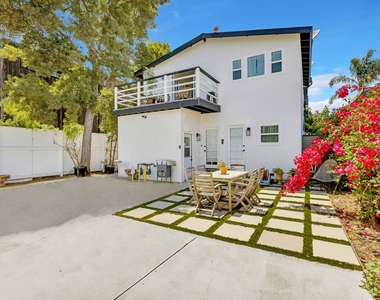 712 Crestmoore Place - Photo Thumbnail 4