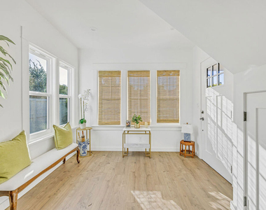 712 Crestmoore Place - Photo Thumbnail 16