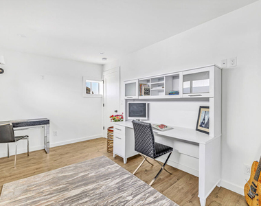 712 Crestmoore Place - Photo Thumbnail 24