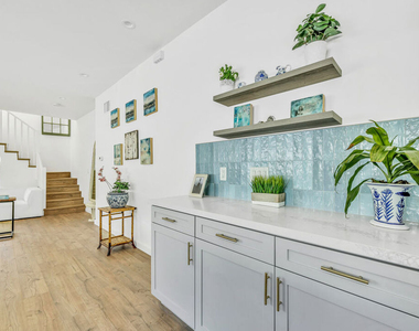 712 Crestmoore Place - Photo Thumbnail 18
