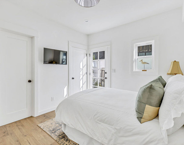 712 Crestmoore Place - Photo Thumbnail 8